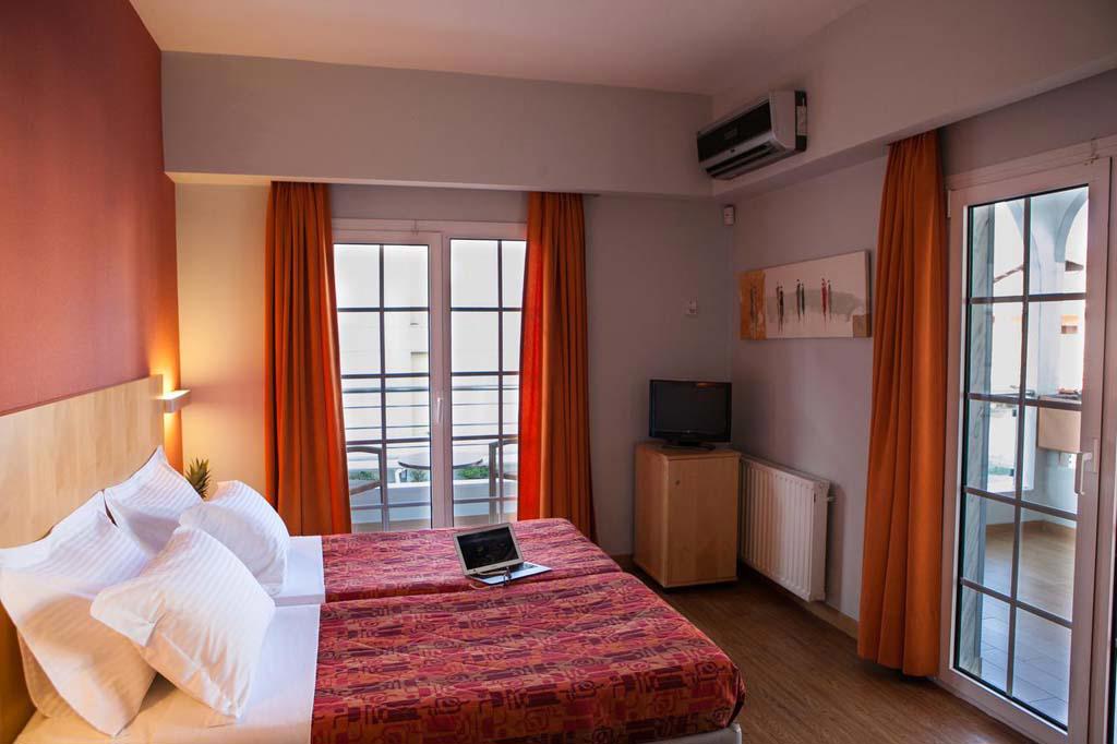Kronos Hotel