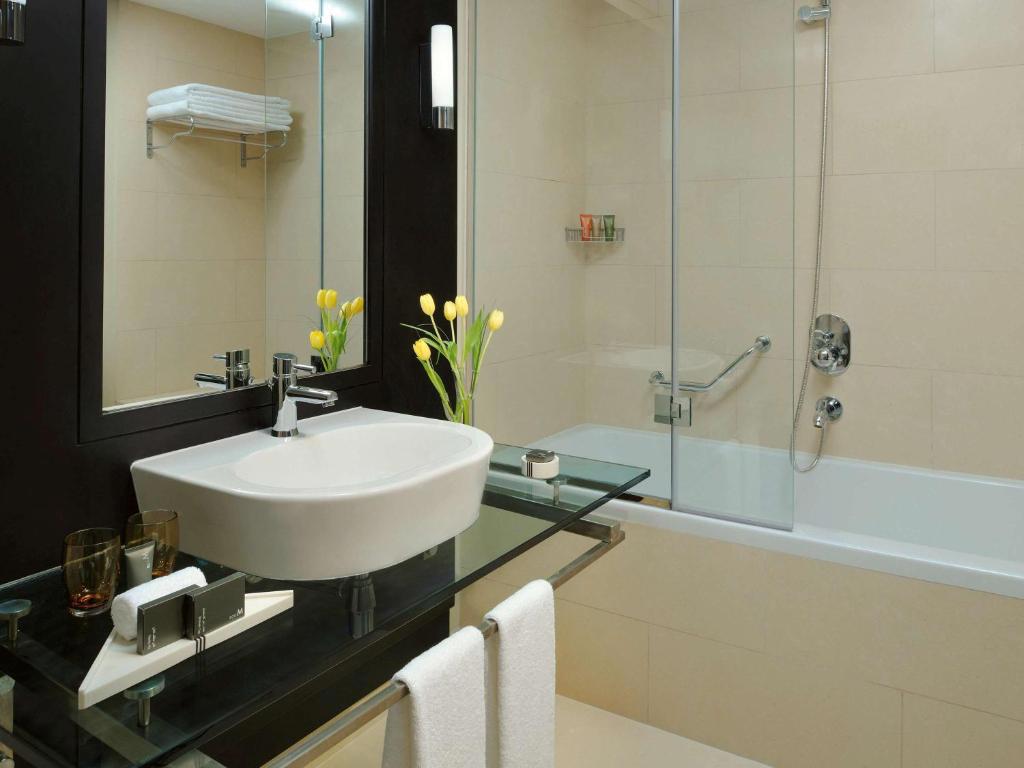Mövenpick Jumeirah Lakes Towers Hotel