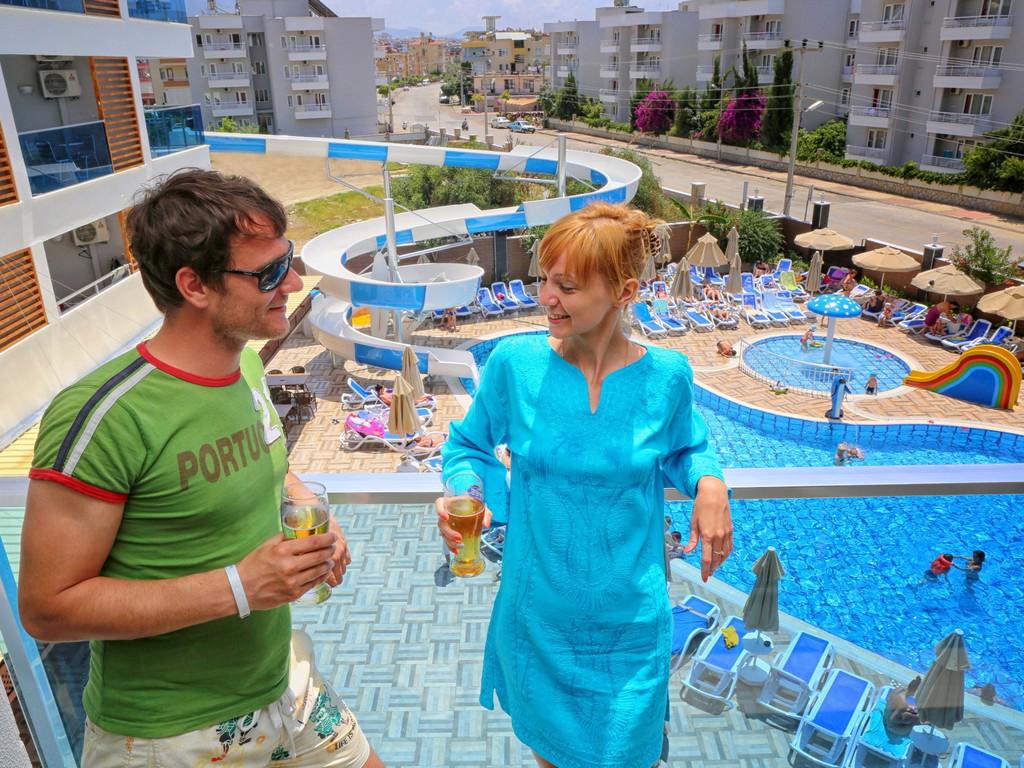 Blue Wave Suite Hotel