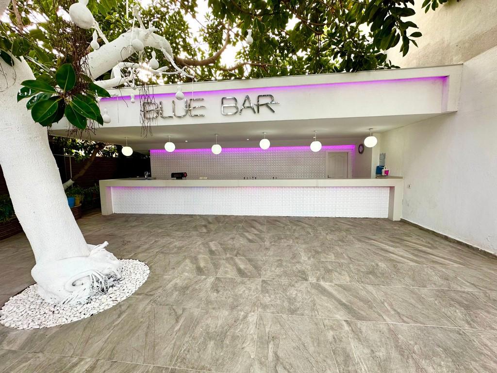 Blue Wave Suite Hotel