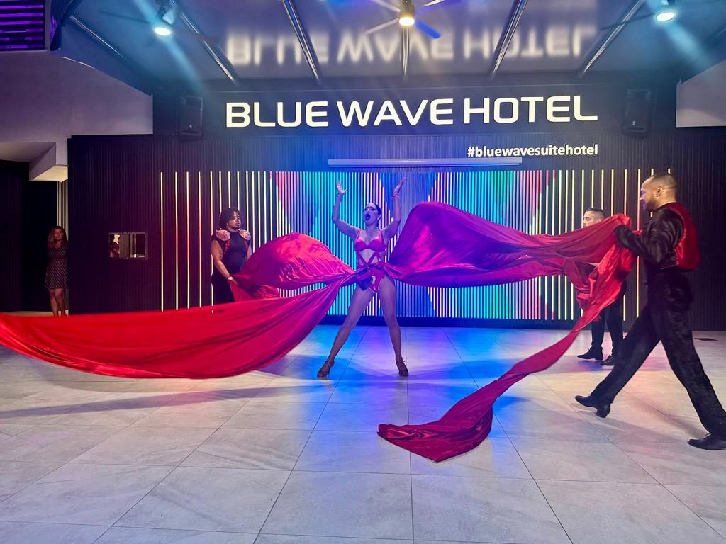 Blue Wave Suite Hotel
