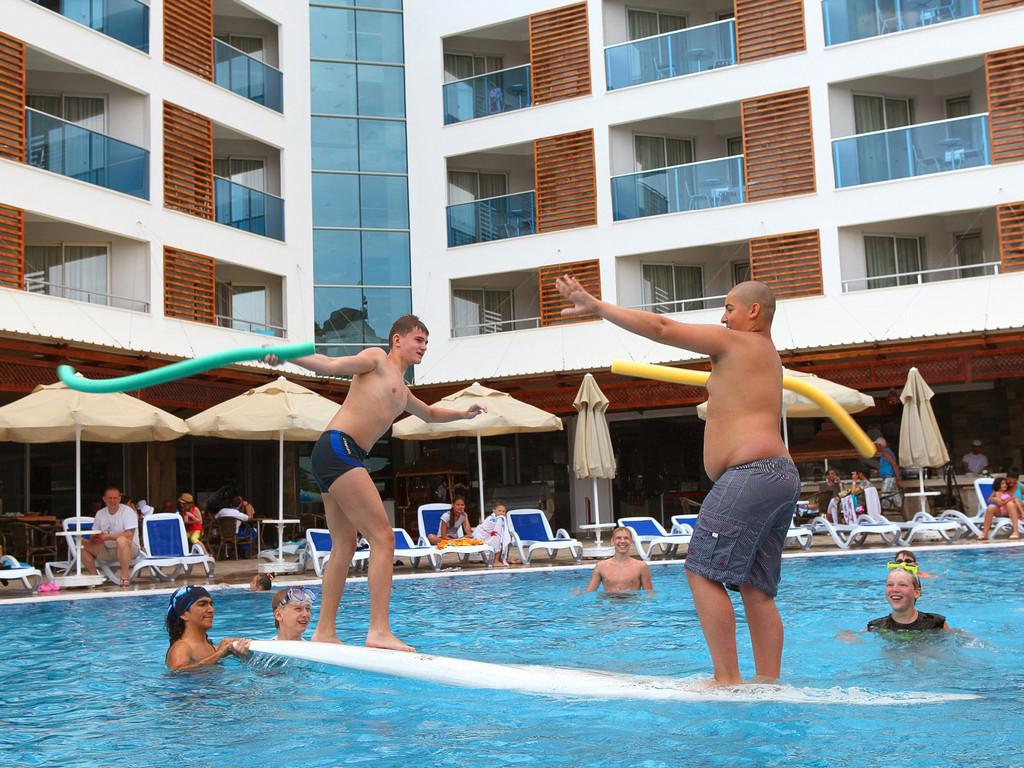 Blue Wave Suite Hotel