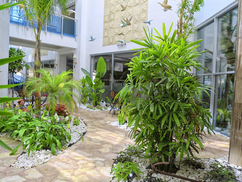 Blue Wave Suite Hotel