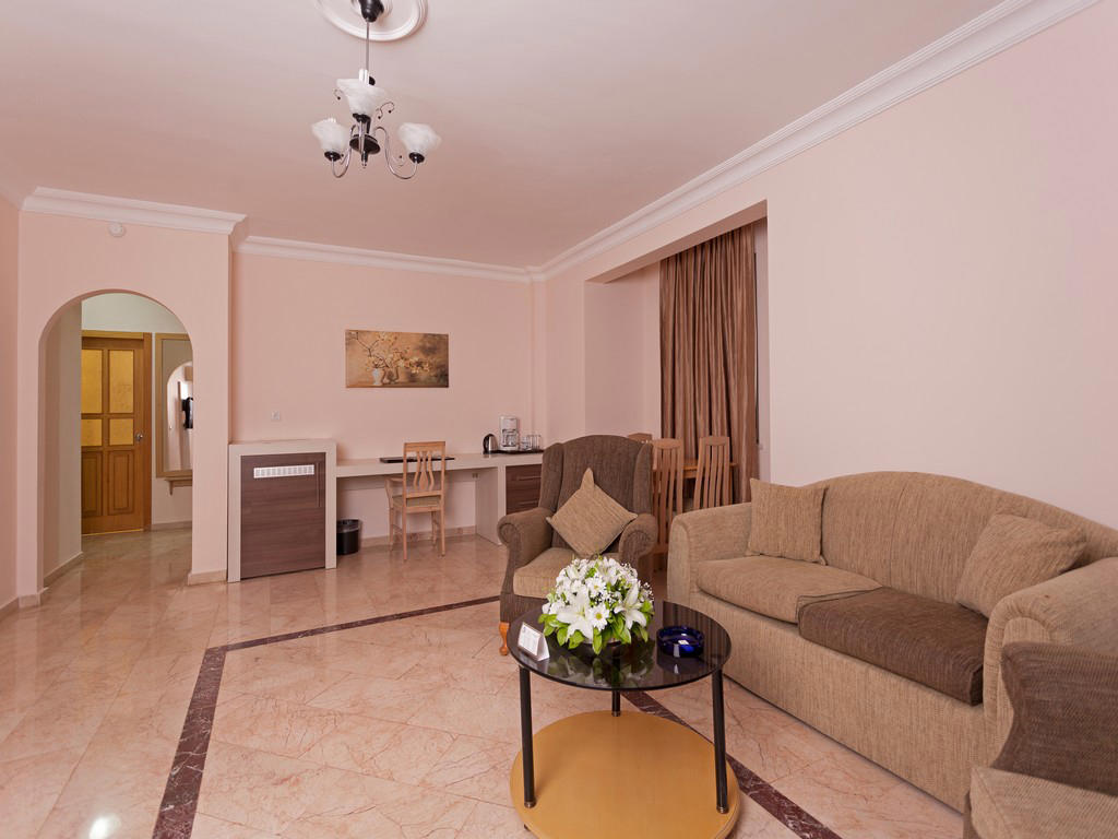 Club Paradiso Hotel & Resort