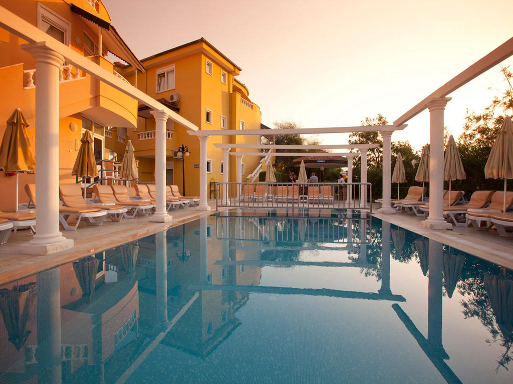 Club Paradiso Hotel & Resort