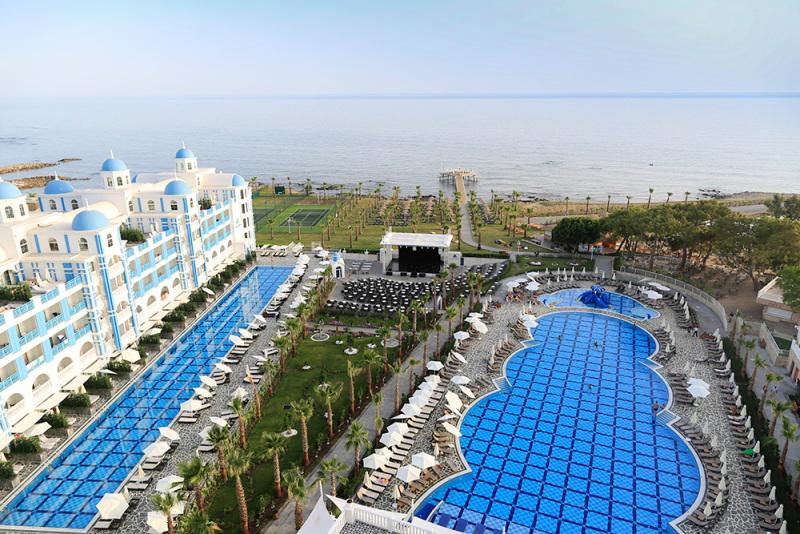 Rubi Platinum Spa Resort & Suites