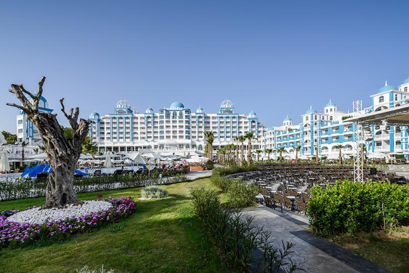 Rubi Platinum Spa Resort & Suites