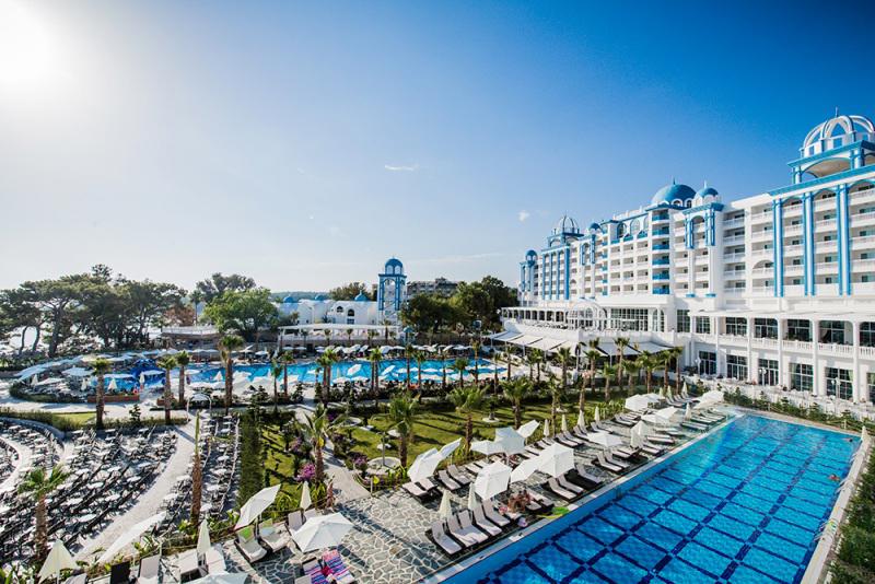 Rubi Platinum Spa Resort & Suites