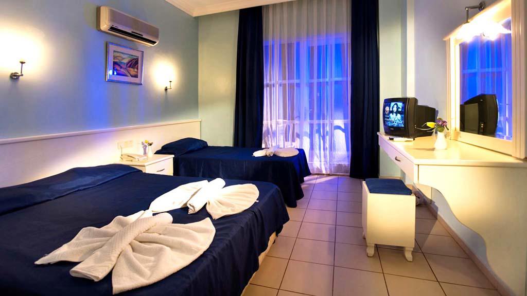 ARES BLUE HOTEL 4 *