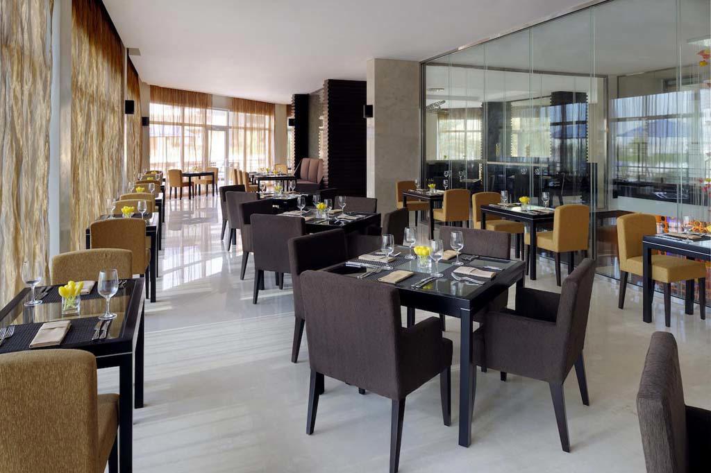 Mövenpick Jumeirah Lakes Towers Hotel