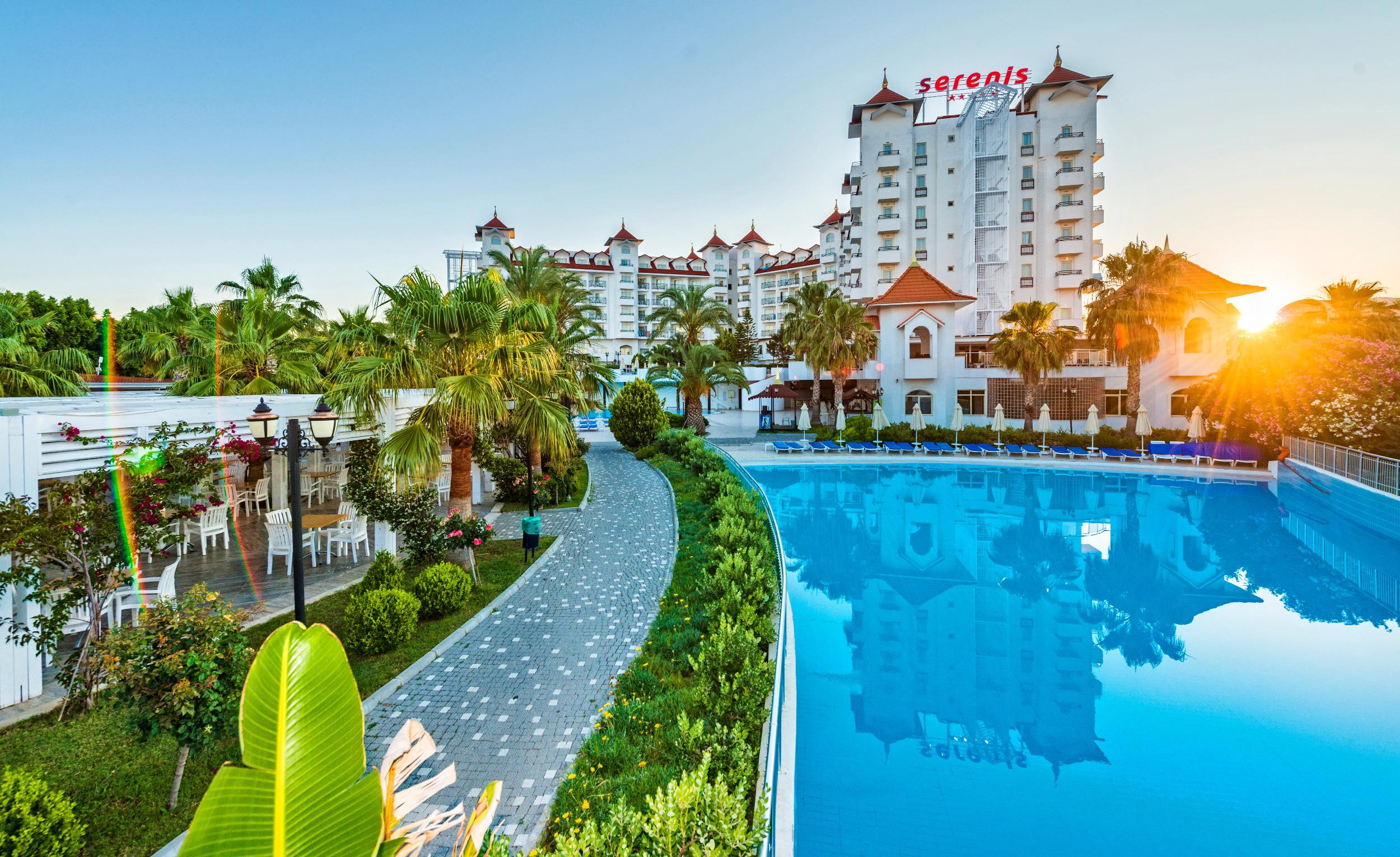 Serenis Hotel