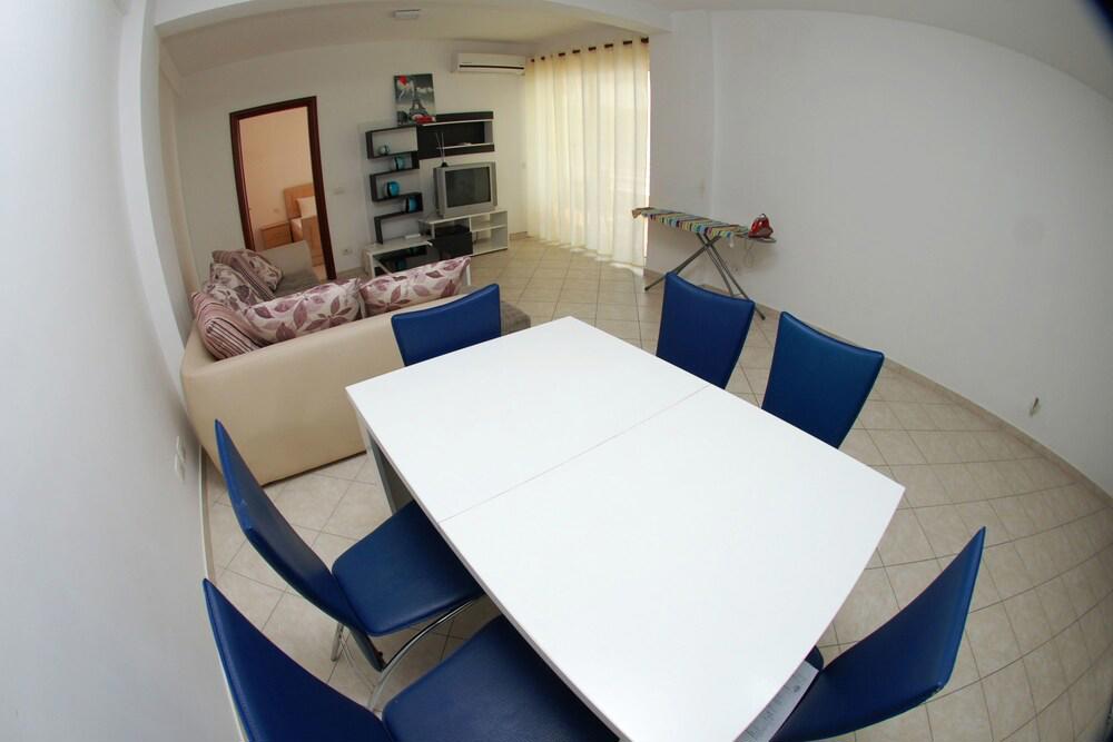 Lidis Apartments