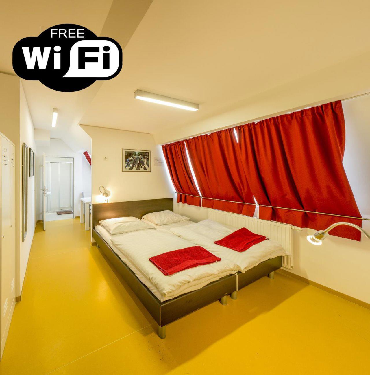 A And T Holiday Hostel Wien