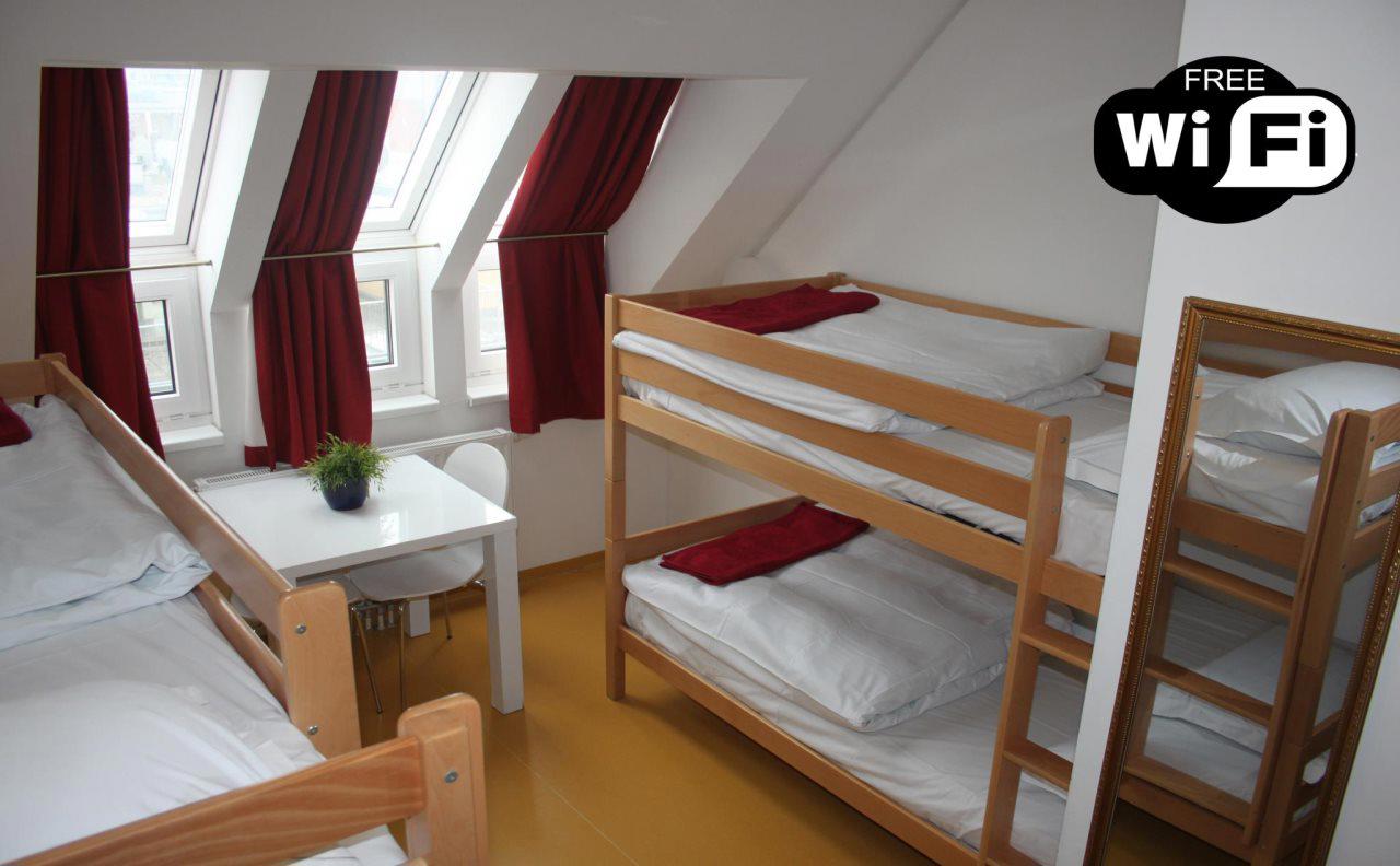 A And T Holiday Hostel Wien