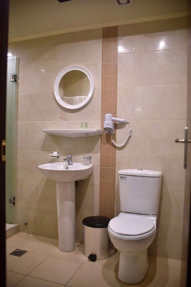 24 SEVEN BOUTIQUE HOTEL