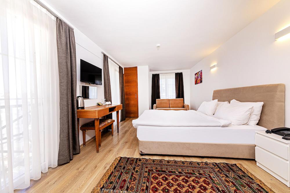 Neda Hotel