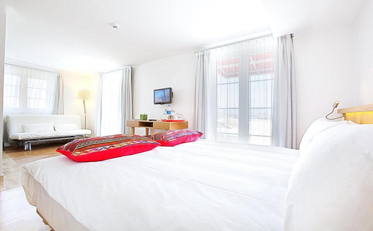Neda Hotel