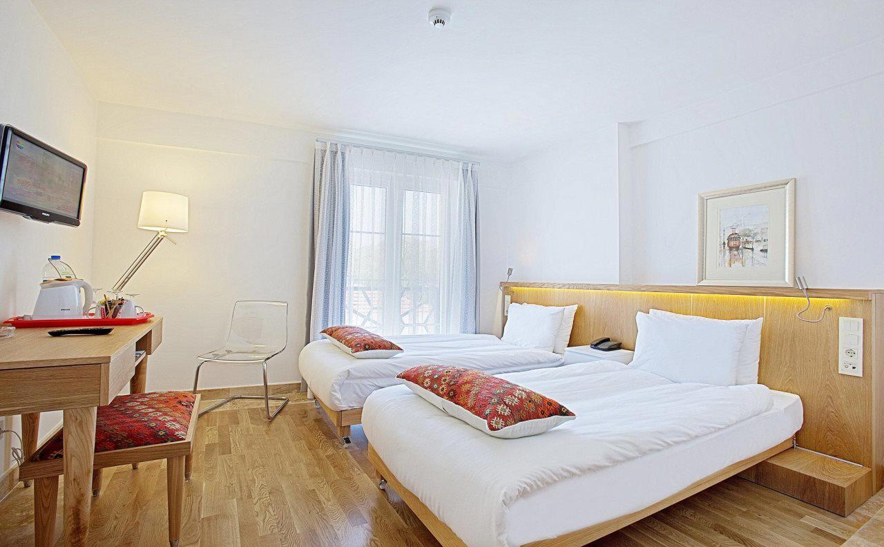 Neda Hotel