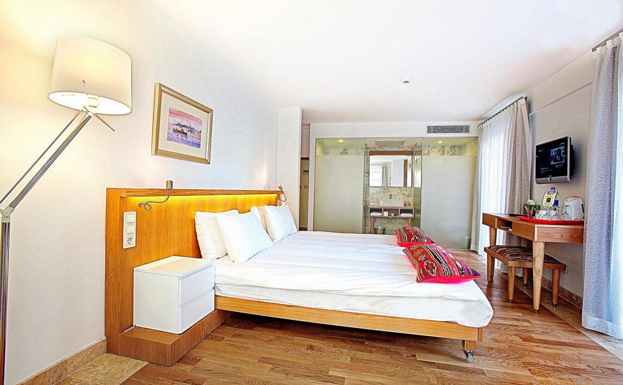 Neda Hotel