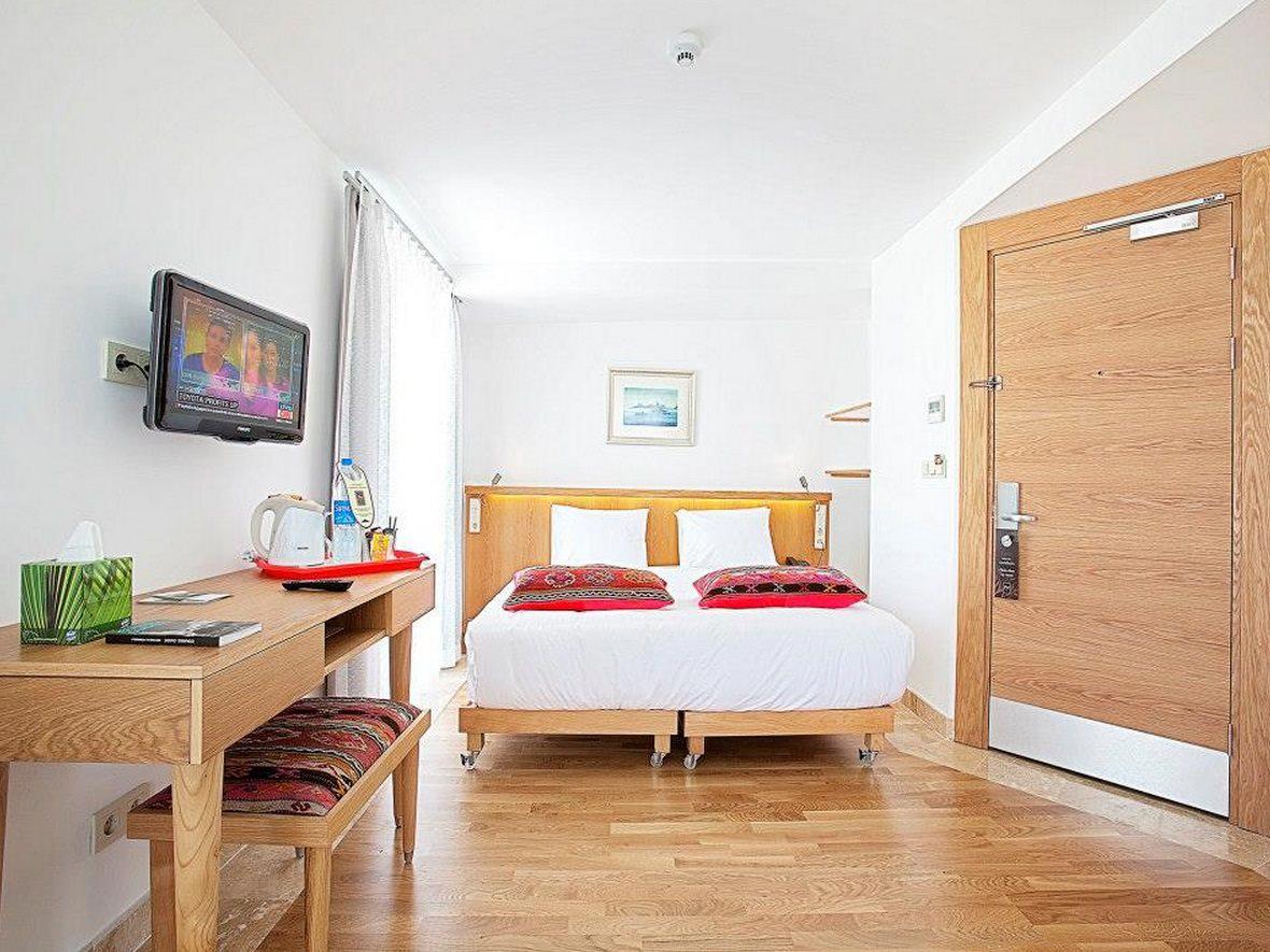 Neda Hotel