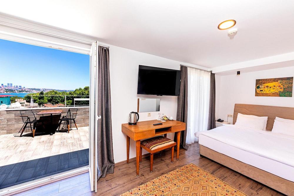 Neda Hotel