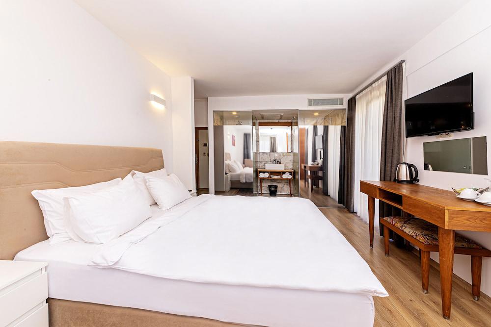 Neda Hotel