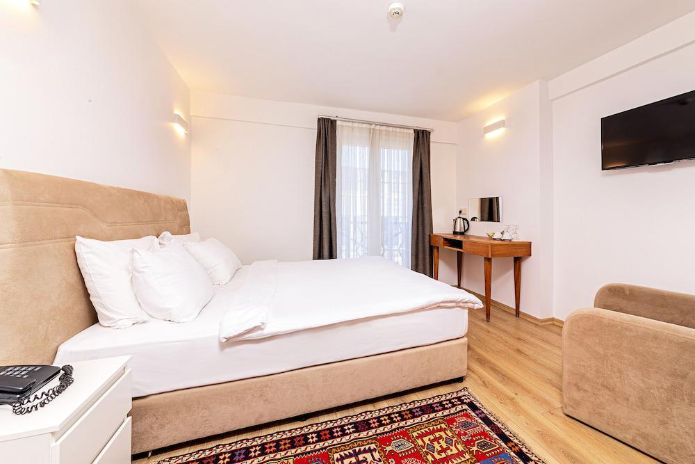 Neda Hotel