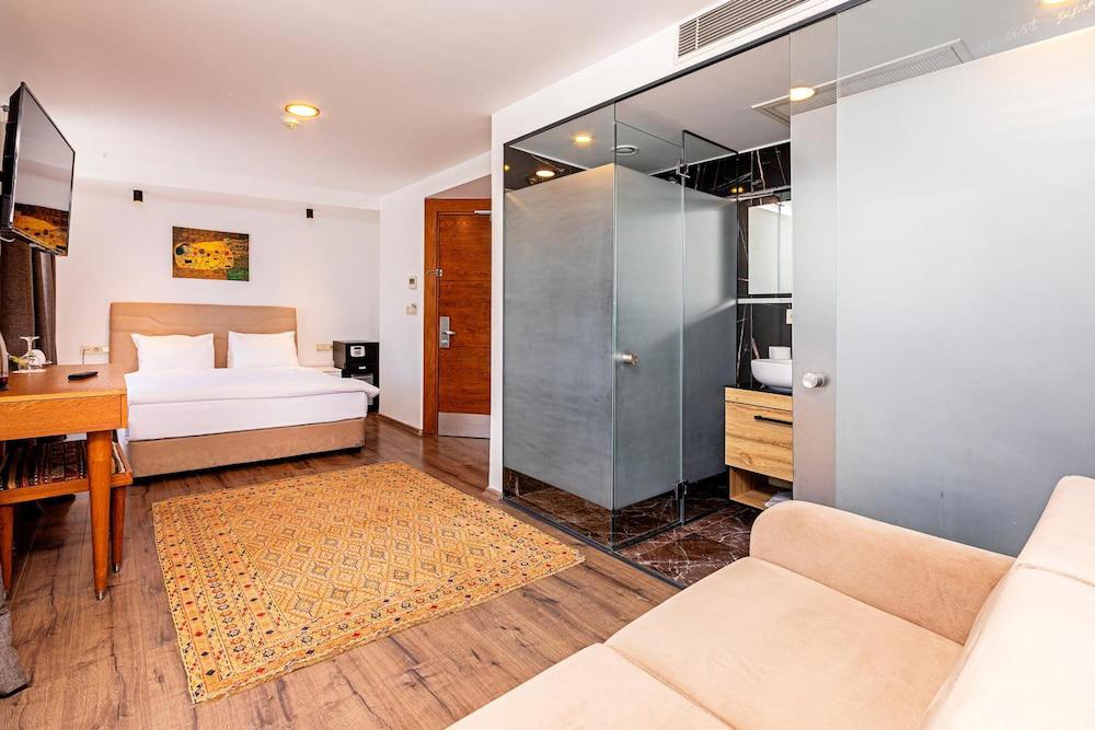 Neda Hotel