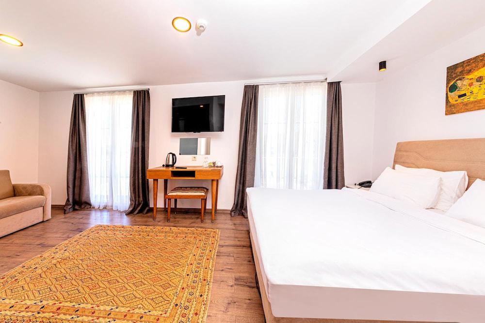 Neda Hotel