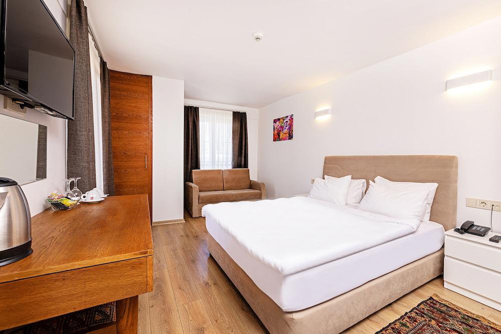 Neda Hotel