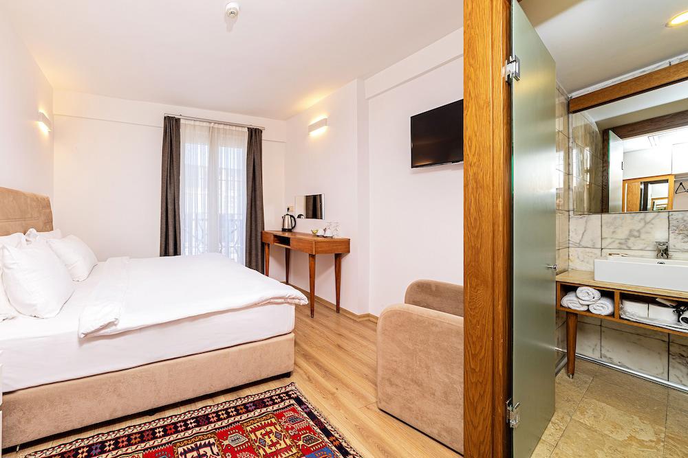 Neda Hotel