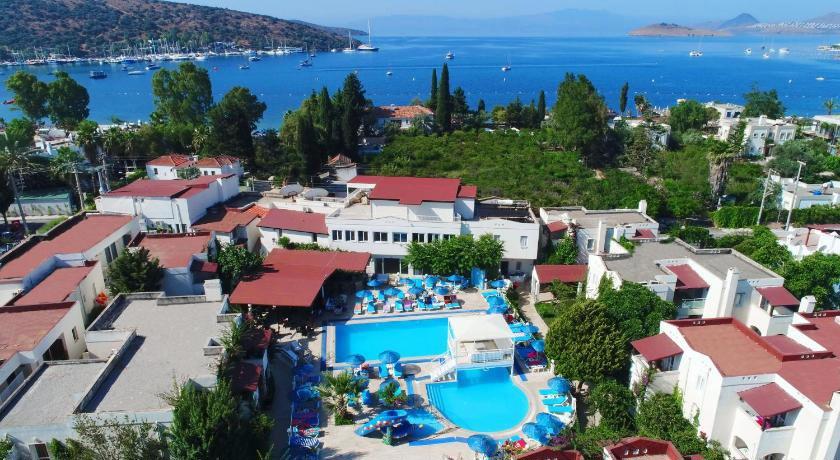 Summer Garden Suites & Beach Hotel