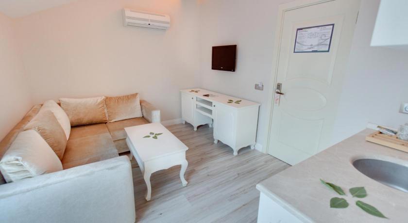The Pinehill Hotel & Suites