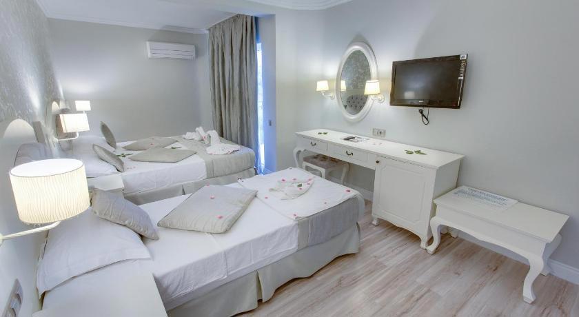 The Pinehill Hotel & Suites