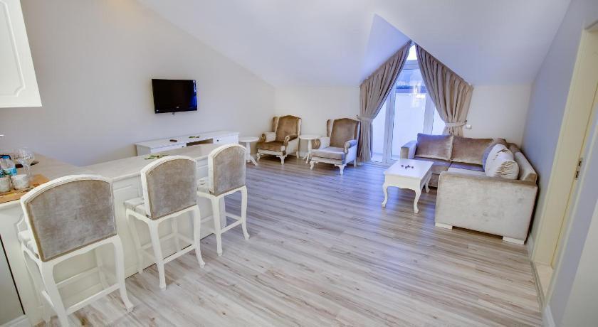 The Pinehill Hotel & Suites