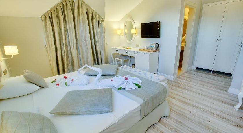 The Pinehill Hotel & Suites