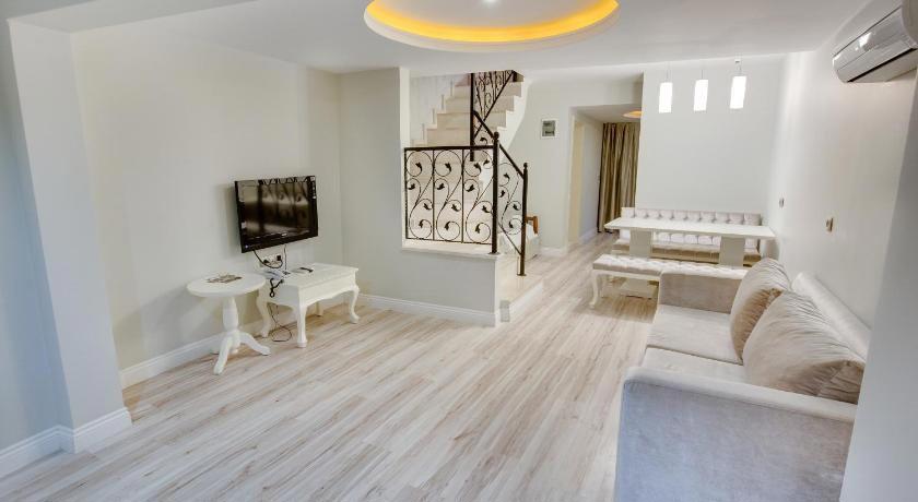 The Pinehill Hotel & Suites