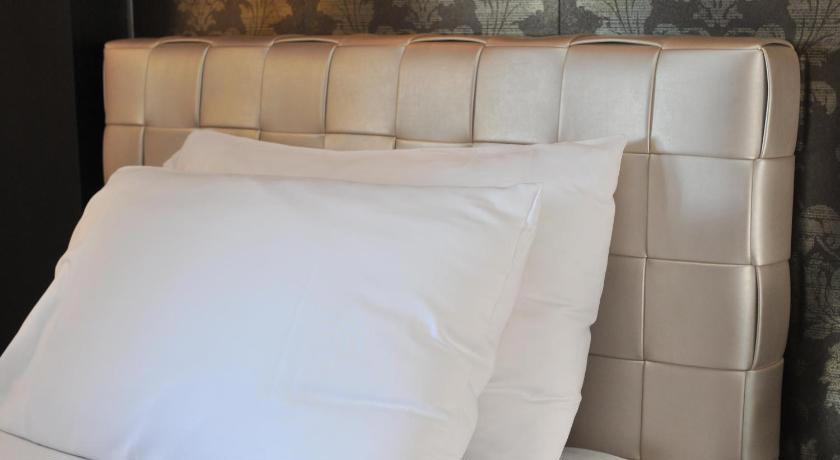Monarc Hotel