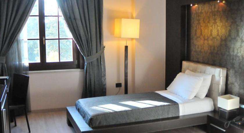 Monarc Hotel