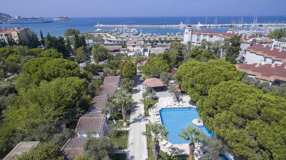 Risus Garden Hotel