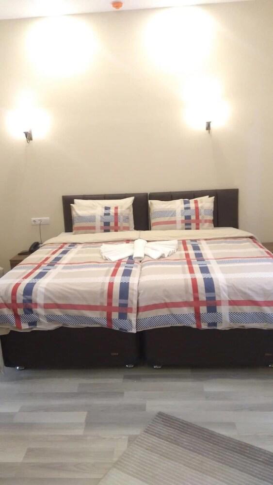 Ikarus Hotel
