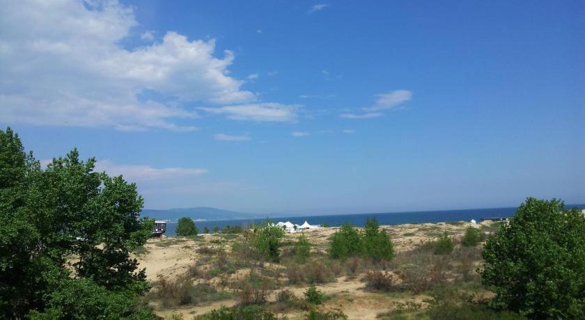 Amphibia Beach Complex