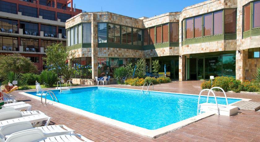 Amphibia Beach Complex