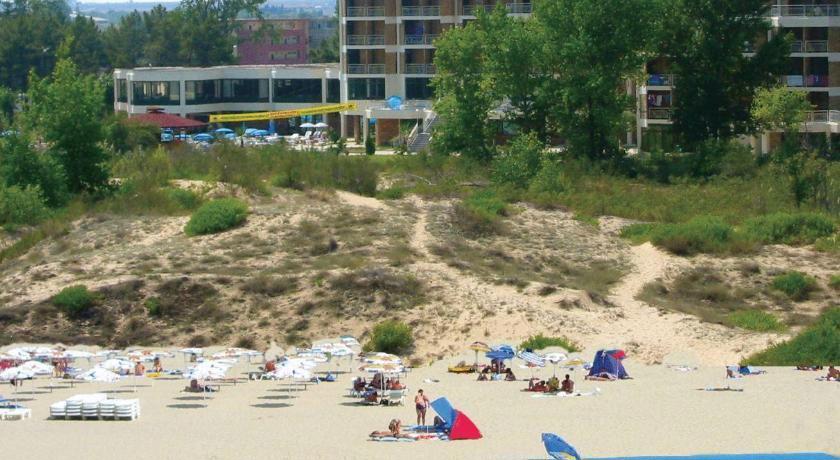 Amphibia Beach Complex