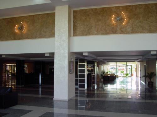 Amphibia Beach Complex