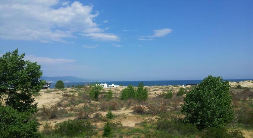 Amphibia Beach Complex