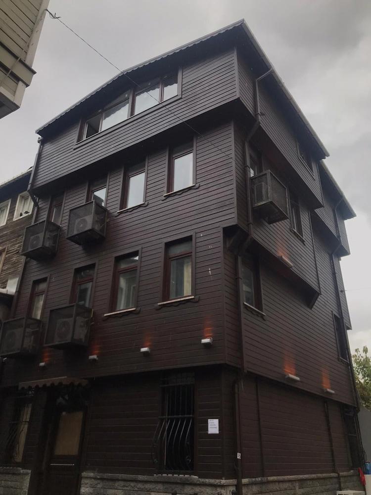Musk Hostel