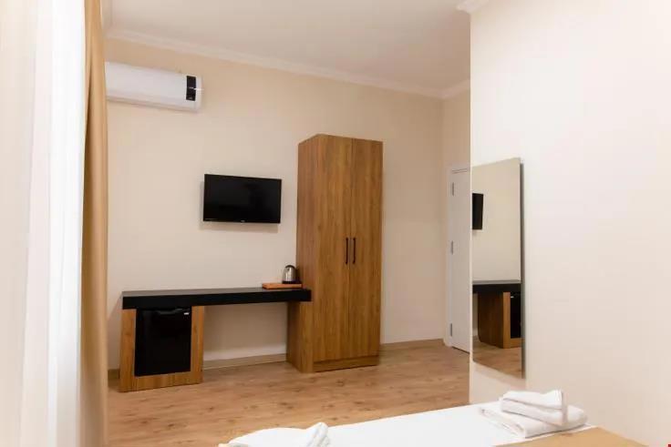 La Pera Suites