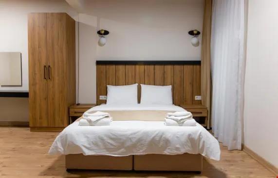 La Pera Suites