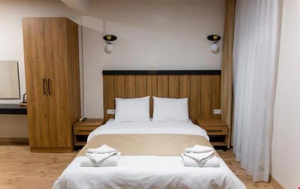 La Pera Suites